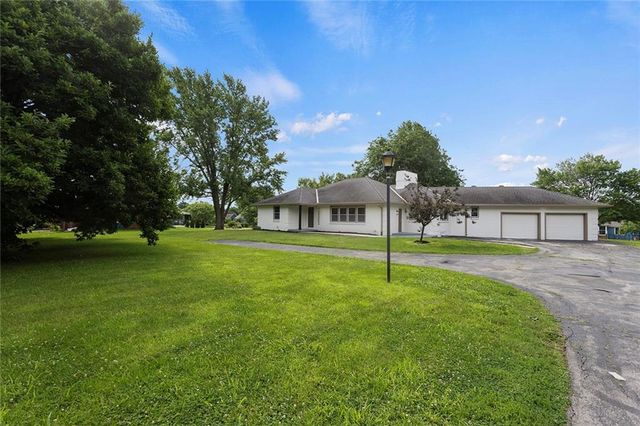 10505 W 49th Street, Shawnee, KS 66203