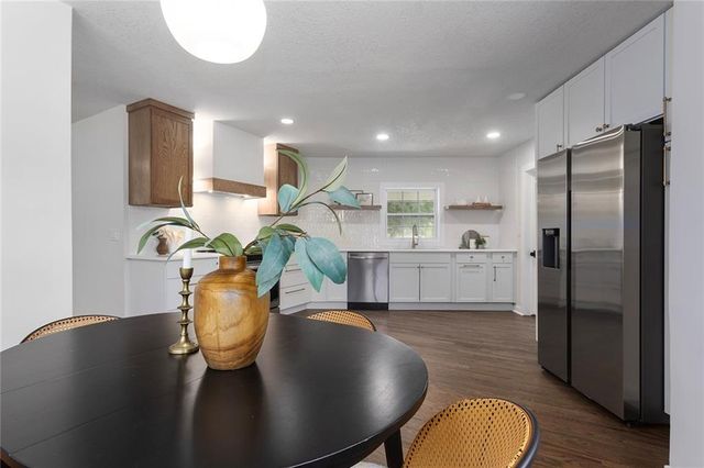 10505 W 49th Street, Shawnee, KS 66203