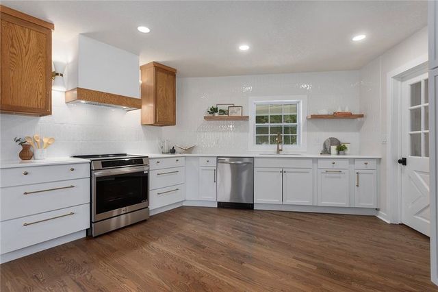 10505 W 49th Street, Shawnee, KS 66203