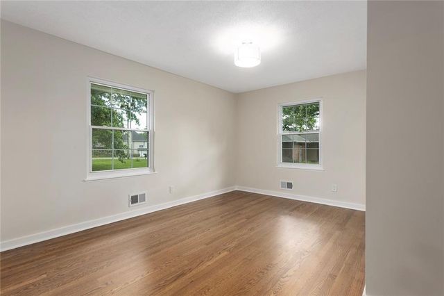 10505 W 49th Street, Shawnee, KS 66203