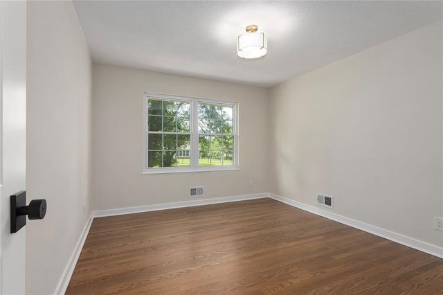 10505 W 49th Street, Shawnee, KS 66203