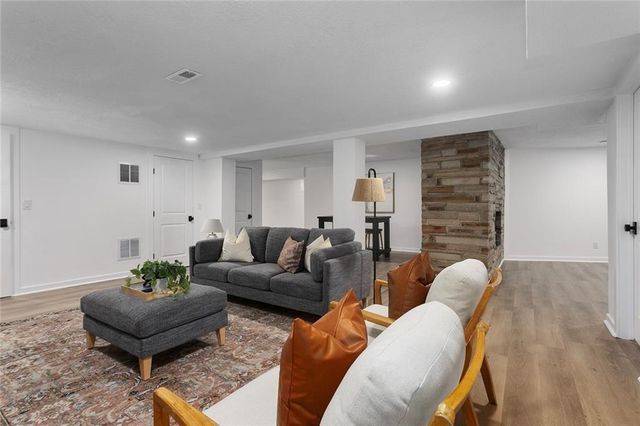 10505 W 49th Street, Shawnee, KS 66203