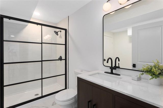 10505 W 49th Street, Shawnee, KS 66203