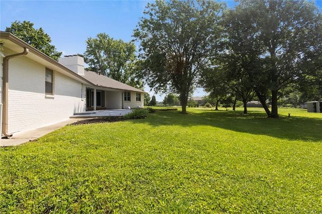 10505 W 49th Street, Shawnee, KS 66203
