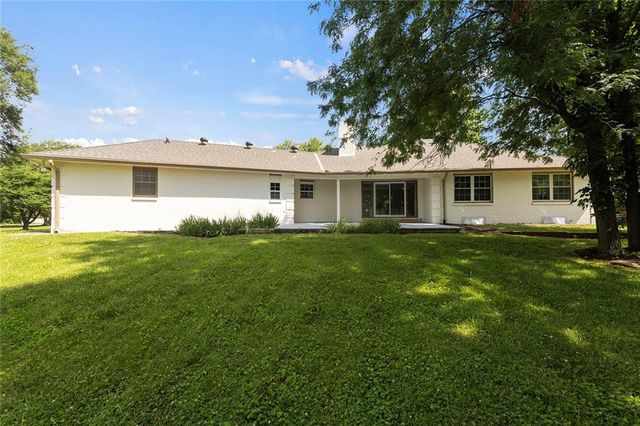 10505 W 49th Street, Shawnee, KS 66203