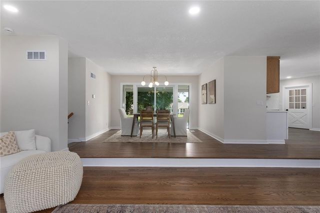 10505 W 49th Street, Shawnee, KS 66203