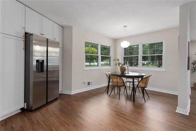 10505 W 49th Street, Shawnee, KS 66203
