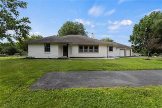 10505 W 49th Street, Shawnee, KS 66203