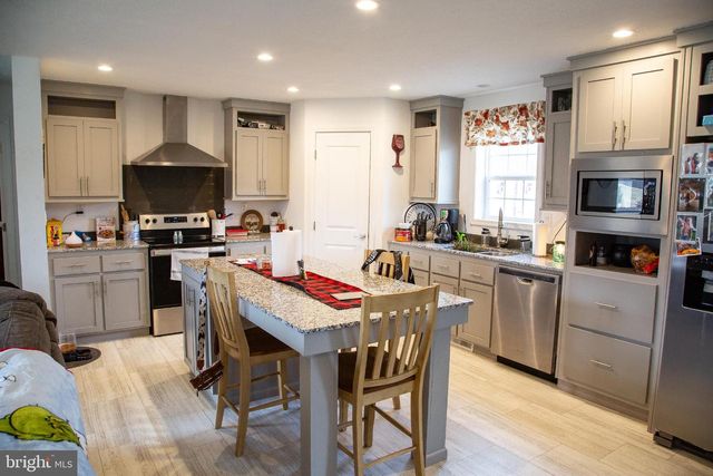 1101 BEAVER RUN RD, Burlington, WV 26710