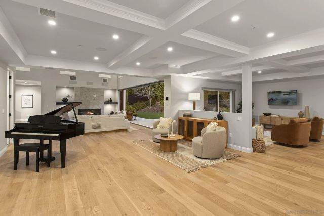 6989 Paseo Laredo, La Jolla, CA 92037