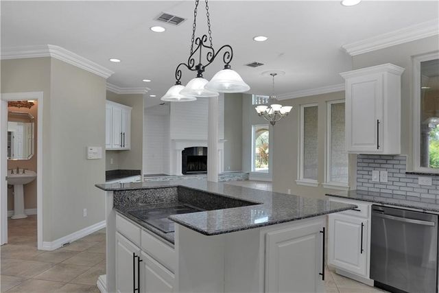 18 E Bar Le Doc Dr, Corpus Christi, TX 78414