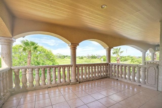 18 E Bar Le Doc Dr, Corpus Christi, TX 78414