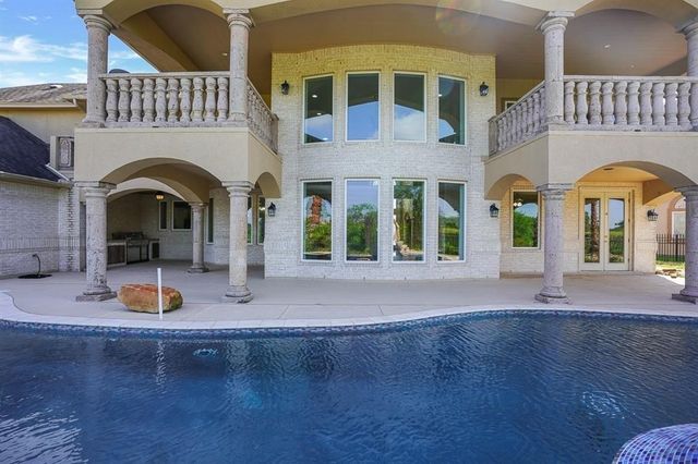 18 E Bar Le Doc Dr, Corpus Christi, TX 78414