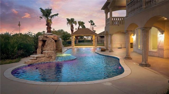 18 E Bar Le Doc Dr, Corpus Christi, TX 78414