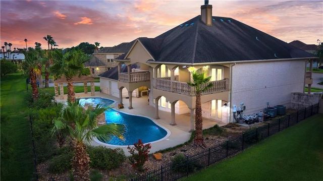 18 E Bar Le Doc Dr, Corpus Christi, TX 78414