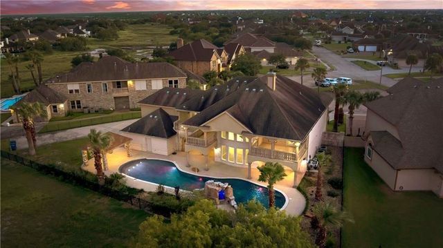 18 E Bar Le Doc Dr, Corpus Christi, TX 78414