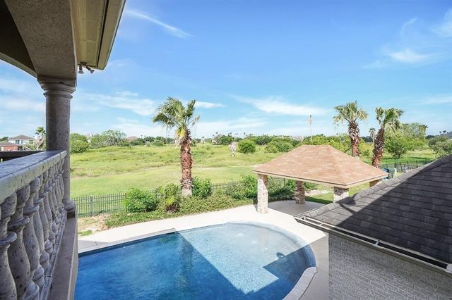 18 E Bar Le Doc Dr, Corpus Christi, TX 78414