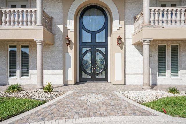 18 E Bar Le Doc Dr, Corpus Christi, TX 78414