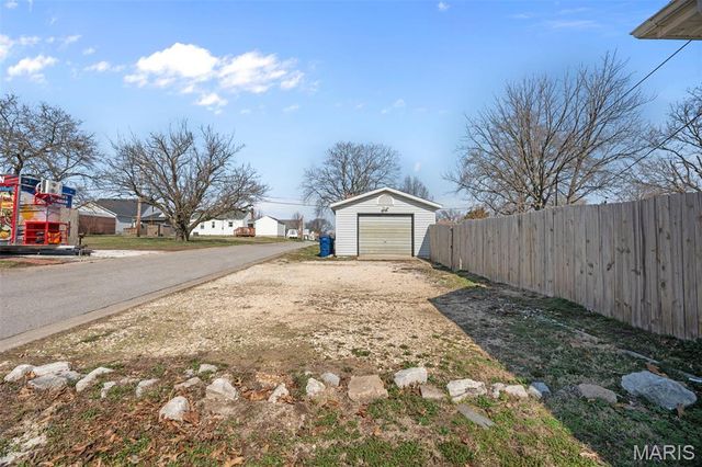 301 E Maple Street, Wentzville, MO 63385