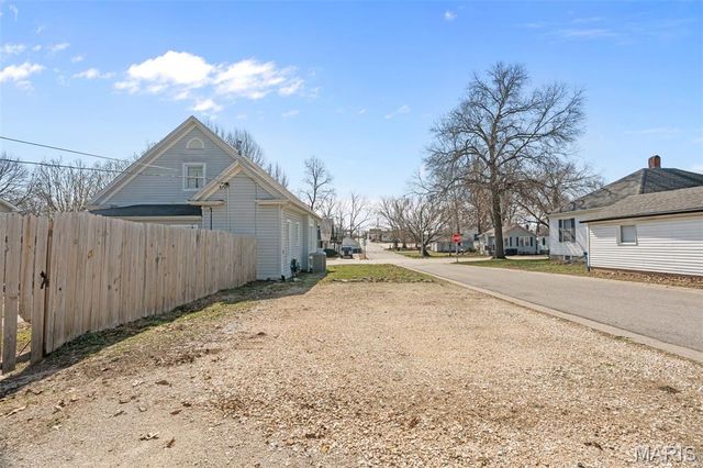 301 E Maple Street, Wentzville, MO 63385