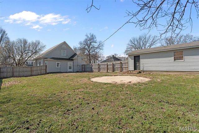 301 E Maple Street, Wentzville, MO 63385