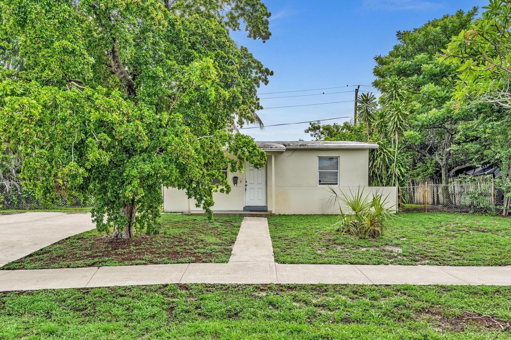 4936 NE 14TH Avenue, Pompano Beach, FL 33064