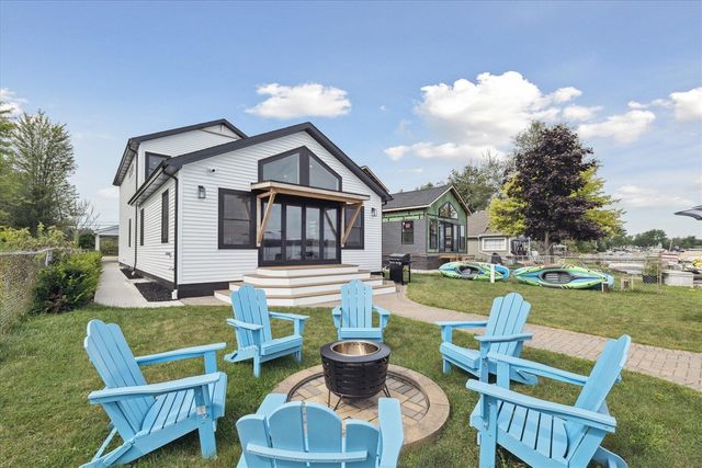 9098 Dexter-Pinckney Road, Pinckney, MI 48169