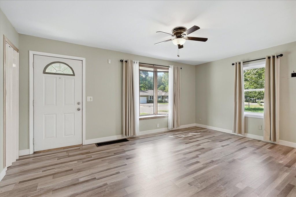 4716 Edgewood Avenue N, Crystal, MN 55428 — photo 3