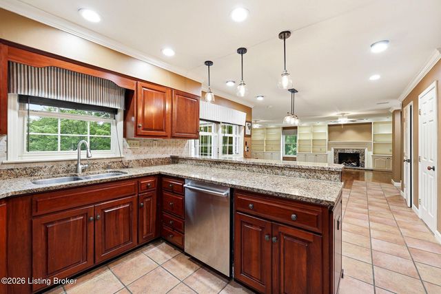 710 Daneshall Dr, Louisville, KY 40206