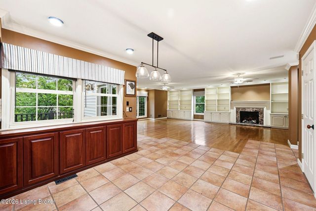 710 Daneshall Dr, Louisville, KY 40206