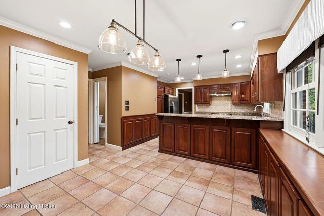 710 Daneshall Dr, Louisville, KY 40206