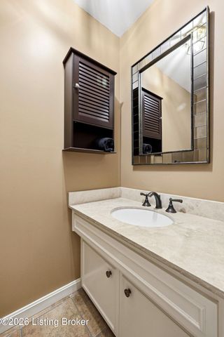 710 Daneshall Dr, Louisville, KY 40206