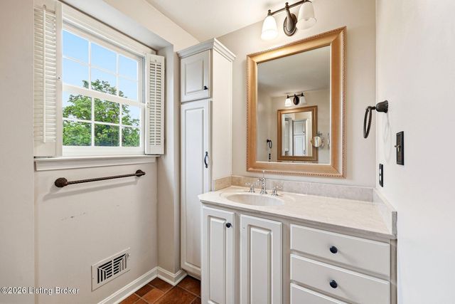 710 Daneshall Dr, Louisville, KY 40206