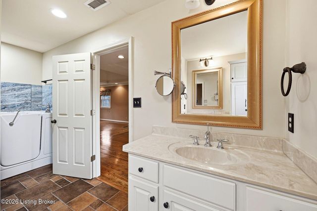 710 Daneshall Dr, Louisville, KY 40206