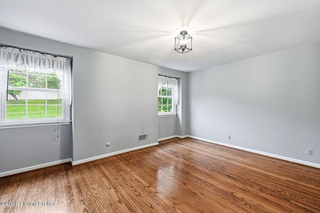 710 Daneshall Dr, Louisville, KY 40206