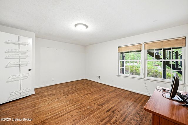710 Daneshall Dr, Louisville, KY 40206