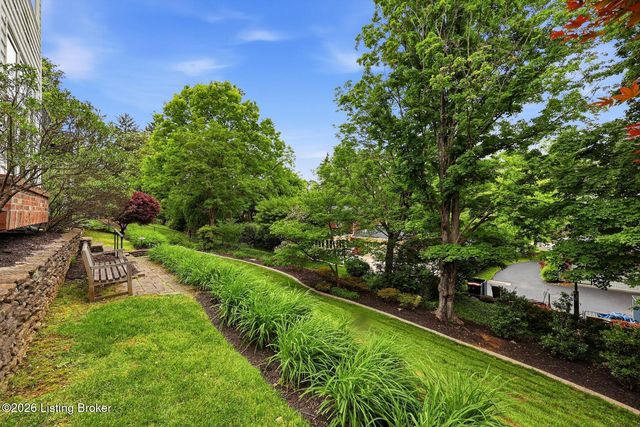710 Daneshall Dr, Louisville, KY 40206