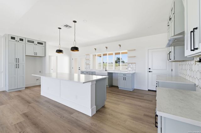 340 Spring Creek, Bandera, TX 78003