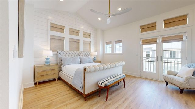 529 Sunrise Ave, Port Aransas, TX 78373