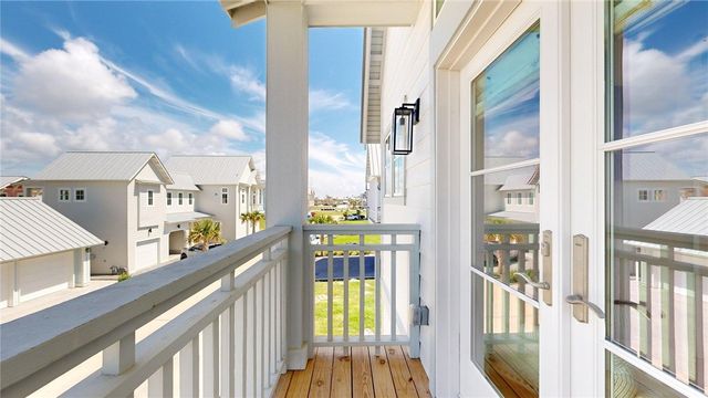 529 Sunrise Ave, Port Aransas, TX 78373