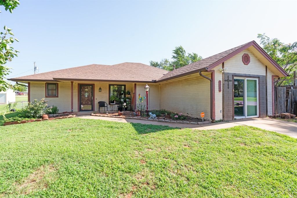 1714 E University Avenue, Guthrie, OK 73044