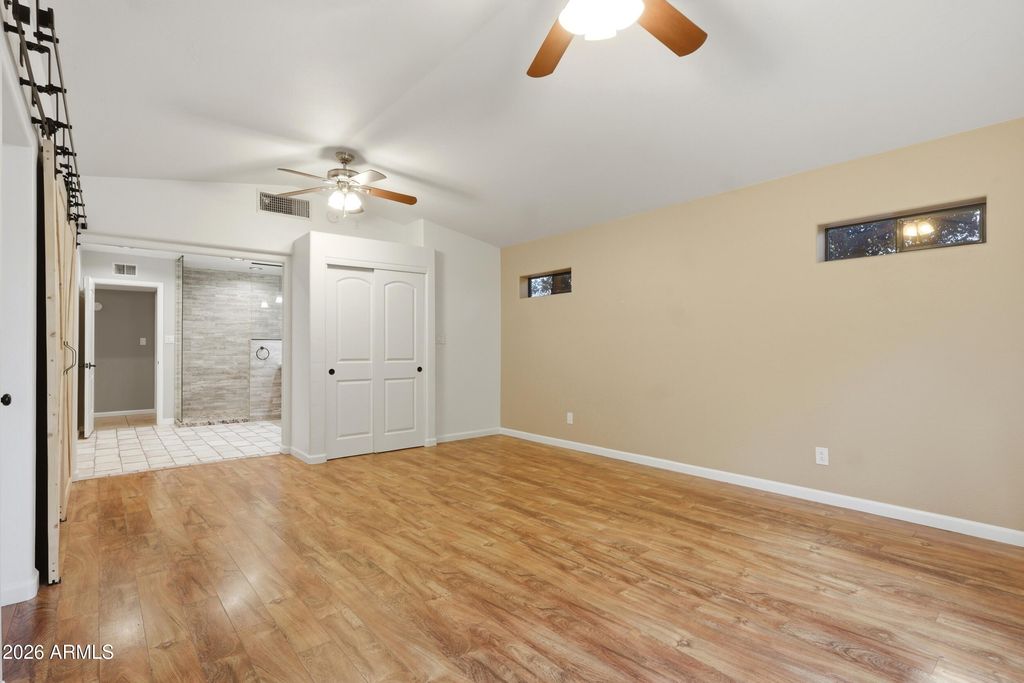Image 23 of property listing at 801 W MICHELLE Drive, Phoenix, AZ 85023