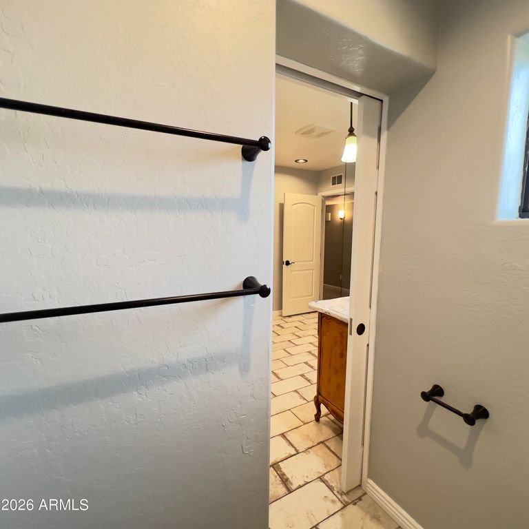 Image 27 of property listing at 801 W MICHELLE Drive, Phoenix, AZ 85023