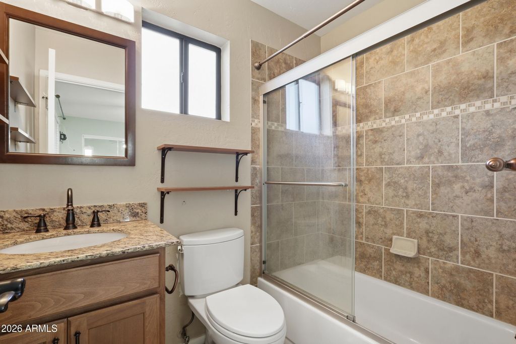 Image 30 of property listing at 801 W MICHELLE Drive, Phoenix, AZ 85023
