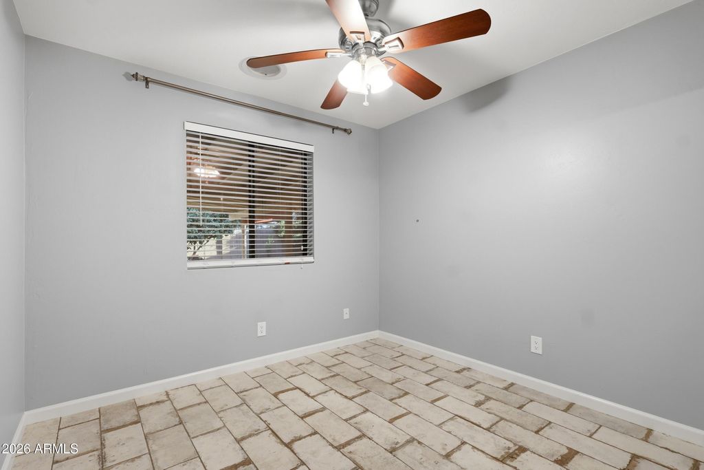 Image 32 of property listing at 801 W MICHELLE Drive, Phoenix, AZ 85023