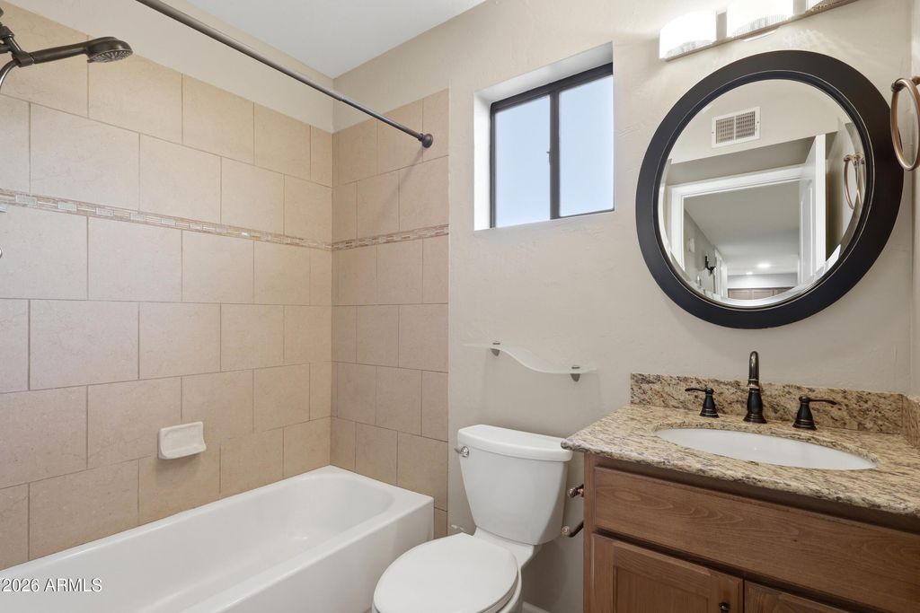 Image 34 of property listing at 801 W MICHELLE Drive, Phoenix, AZ 85023