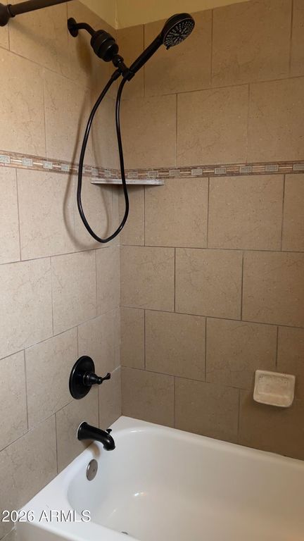 Image 35 of property listing at 801 W MICHELLE Drive, Phoenix, AZ 85023