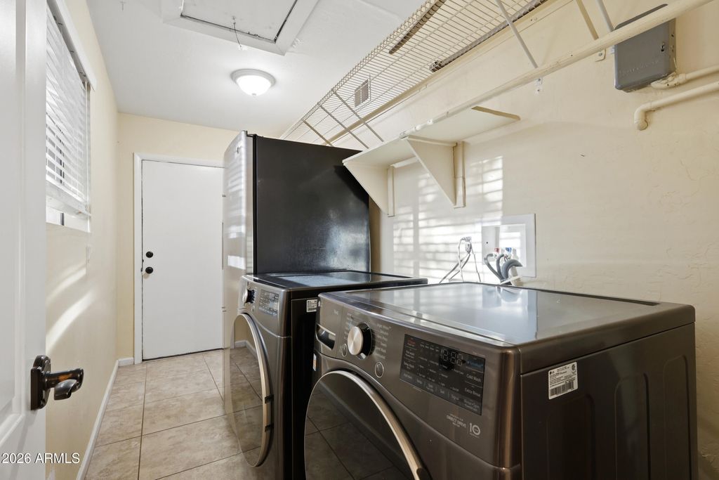 Image 36 of property listing at 801 W MICHELLE Drive, Phoenix, AZ 85023