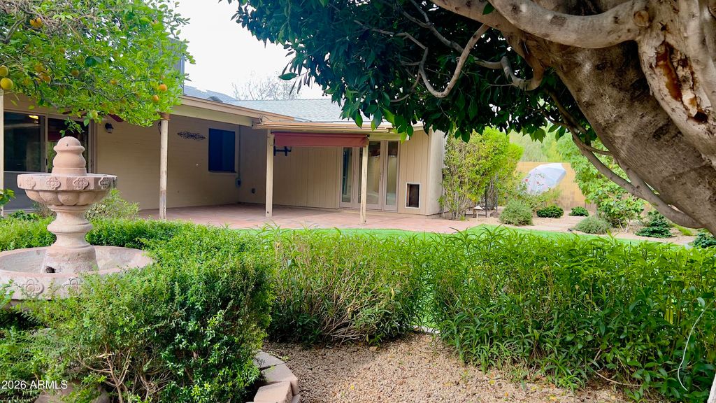 Image 39 of property listing at 801 W MICHELLE Drive, Phoenix, AZ 85023