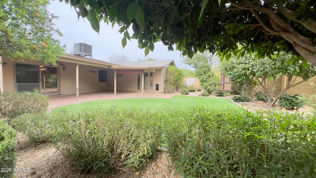 Image 40 of property listing at 801 W MICHELLE Drive, Phoenix, AZ 85023